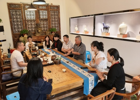 校企攜手育英才 基地揭牌促實(shí)踐 保定理工學(xué)院藝術(shù)學(xué)院與大宋定瓷共建實(shí)習(xí)基地