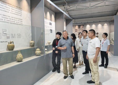 校企攜手育英才 基地揭牌促實(shí)踐 保定理工學(xué)院藝術(shù)學(xué)院與大宋定瓷共建實(shí)習(xí)基地