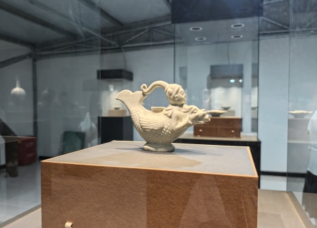 校企攜手育英才 基地揭牌促實(shí)踐 保定理工學(xué)院藝術(shù)學(xué)院與大宋定瓷共建實(shí)習(xí)基地