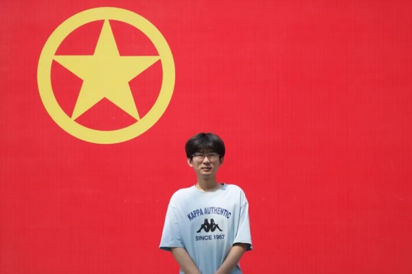 “我與團旗團徽合個影”：定格青春印記 鐫刻初心使命                                                                                                                     慧聚經濟