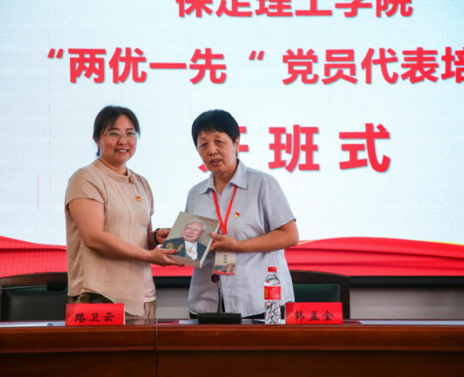 保定理工學(xué)院組織優(yōu)秀黨員代表赴紅旗渠精神培訓(xùn)基地學(xué)習(xí)