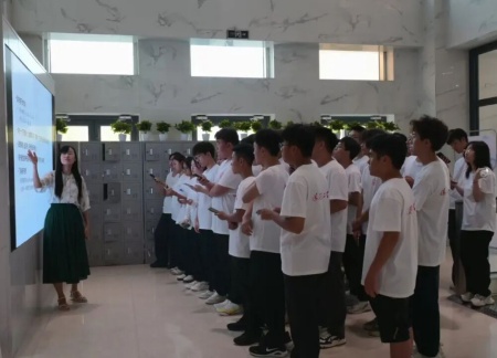 保定理工學(xué)院藝術(shù)學(xué)院 2025 級(jí)新生解鎖圖書館“靈感密碼”——入館教育活動(dòng)