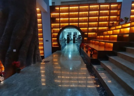 保定理工學(xué)院藝術(shù)學(xué)院 2025 級(jí)新生解鎖圖書館“靈感密碼”——入館教育活動(dòng)