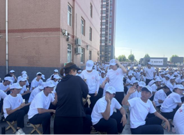 軍訓(xùn)紀(jì)實(shí)|保定理工學(xué)院|管理學(xué)院|暖透學(xué)子心，致敬教官情