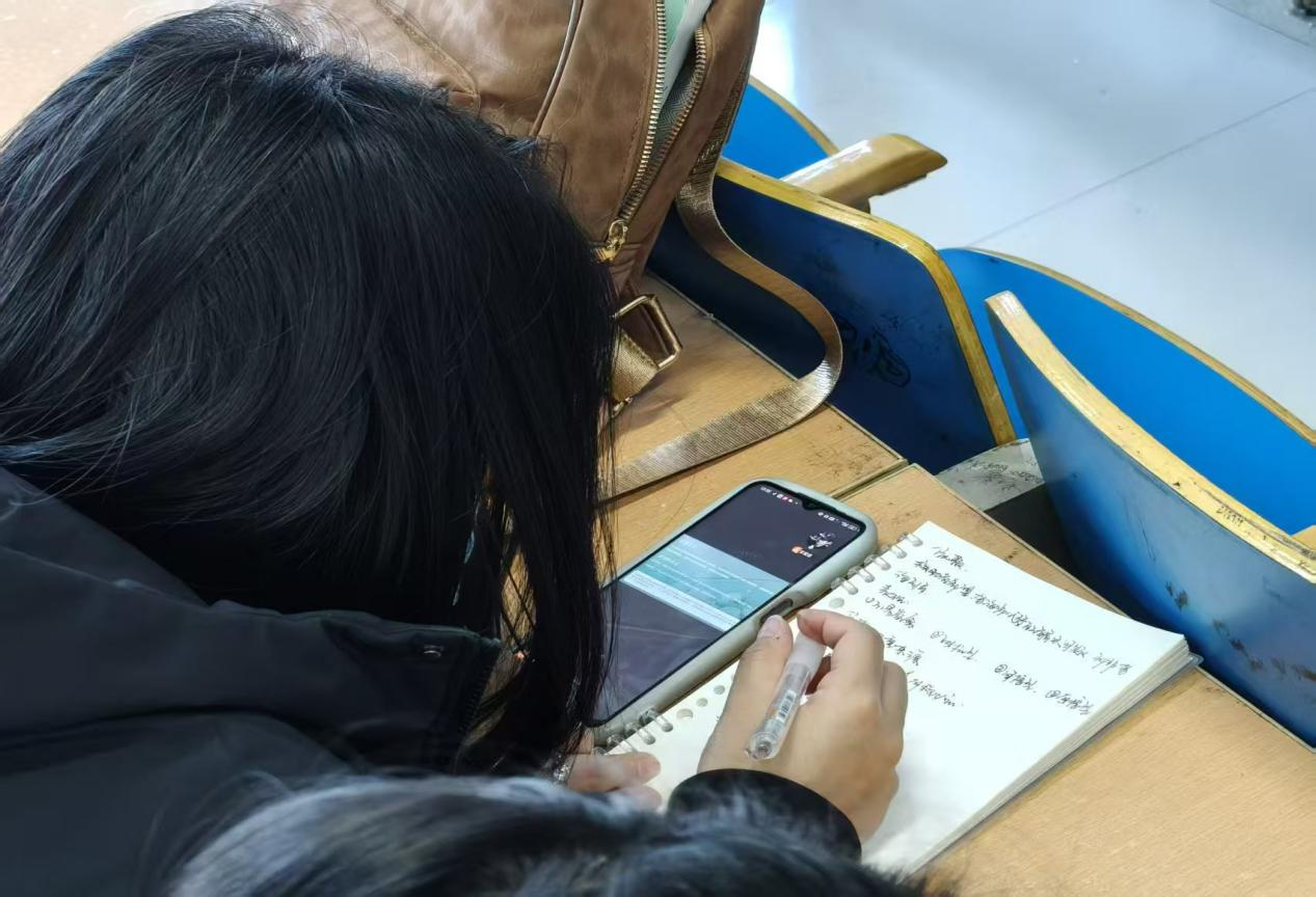 保定理工學(xué)院應(yīng)用心理學(xué)公益小組：以專業(yè)之力，筑公益心理防線