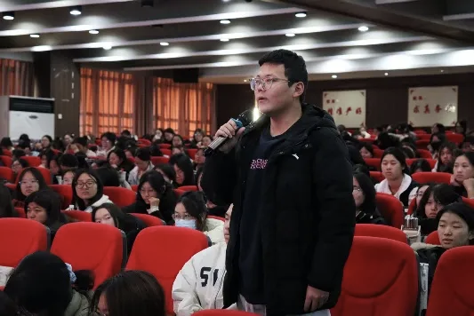 觀視頻明辨邪偽，簽姓名共守凈土——反邪教宣傳教育進(jìn)校園活動(dòng)圓滿舉行