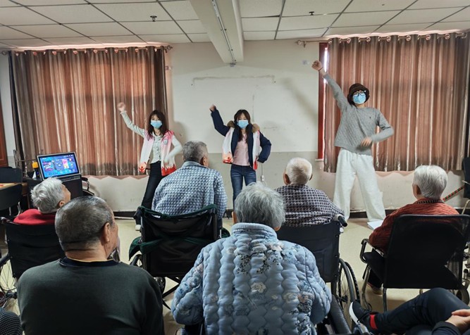 【教育學(xué)院·社會(huì)實(shí)踐】情暖夕陽(yáng)，藝潤(rùn)初心——保理學(xué)子赴養(yǎng)老院，以青春溫情暖歲月長(zhǎng)