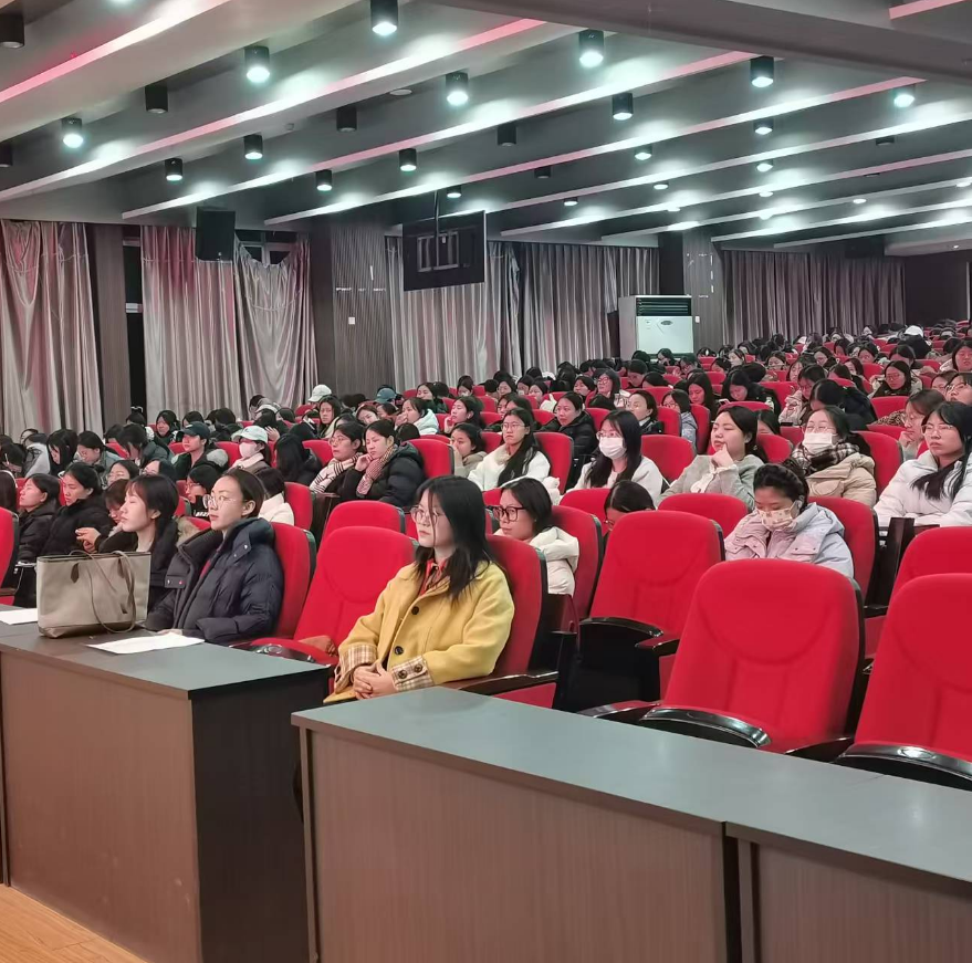 【教育學(xué)院·學(xué)院快訊】錨定職業(yè)方向，做成長(zhǎng)型幼師