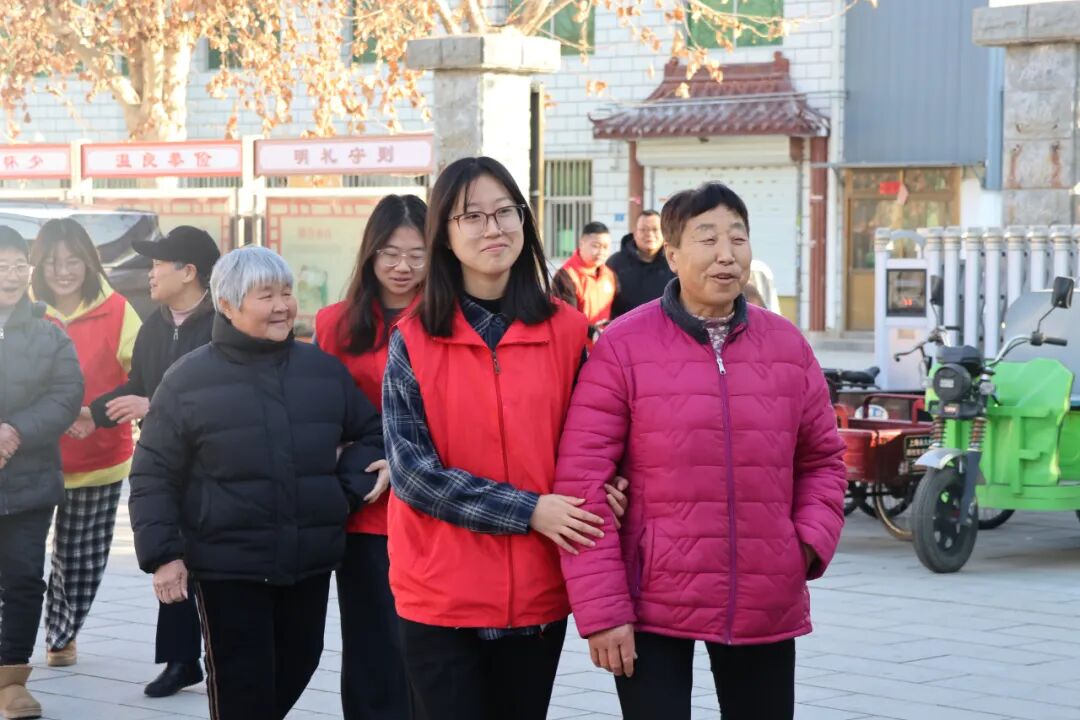 【情暖冬至，鄰里共饗】保定理工學(xué)院經(jīng)濟(jì)學(xué)院志愿者走進(jìn)東小莊村開(kāi)展“冬至送暖，志愿同行”主題冬至餃子宴活動(dòng)