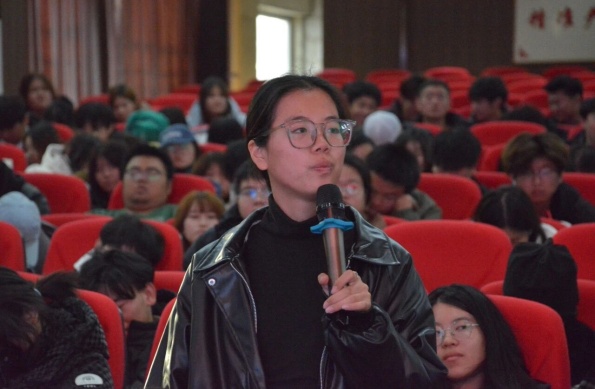 “職點迷津，藝路同行”——保定理工學(xué)院藝術(shù)學(xué)院就業(yè)指導(dǎo)講座賦能成長