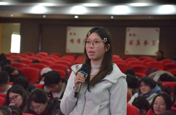 “職點迷津，藝路同行”——保定理工學(xué)院藝術(shù)學(xué)院就業(yè)指導(dǎo)講座賦能成長