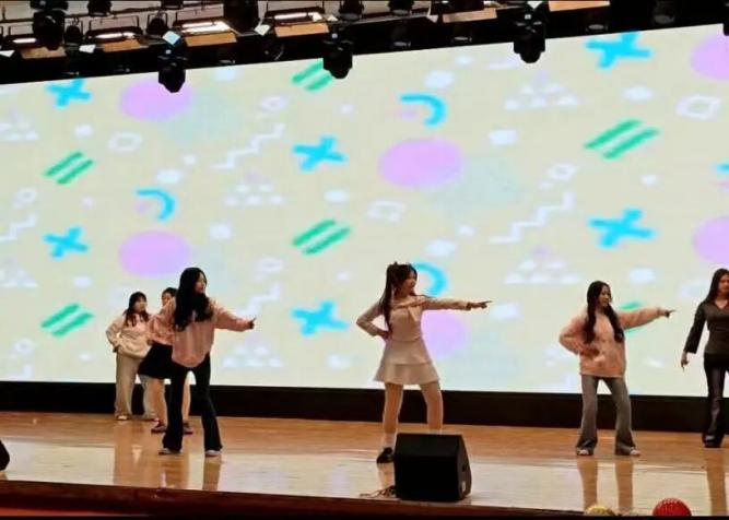 【教育學(xué)院·學(xué)院快訊】以行踐知育桃李，薪火相傳啟新元——教育學(xué)院實(shí)習(xí)表彰大會(huì)暨元旦晚會(huì)圓滿落幕