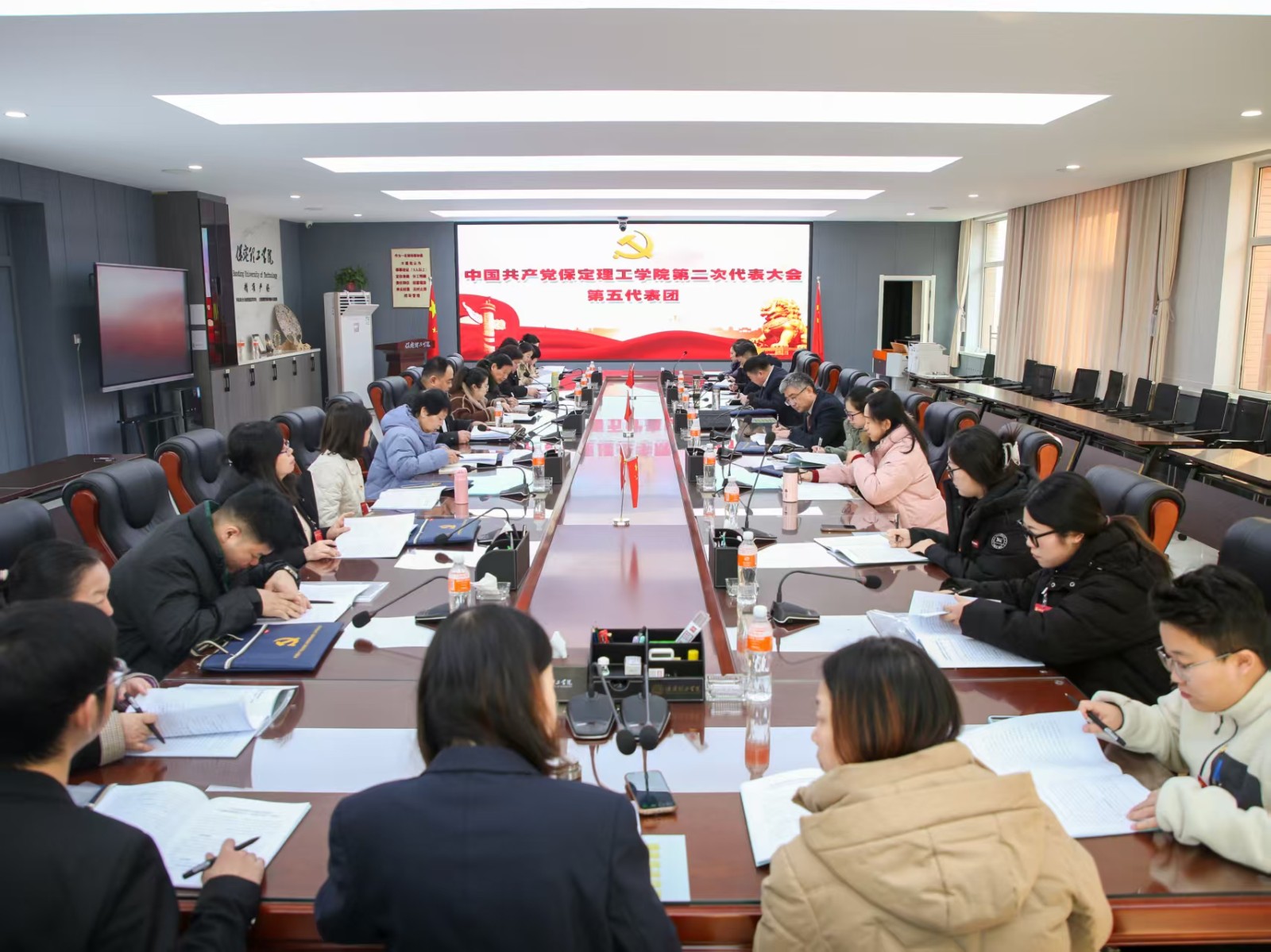 凝心鑄魂強根基 砥礪奮進譜新篇——中國共產(chǎn)黨保定理工學院第二次黨員代表大會勝利召開