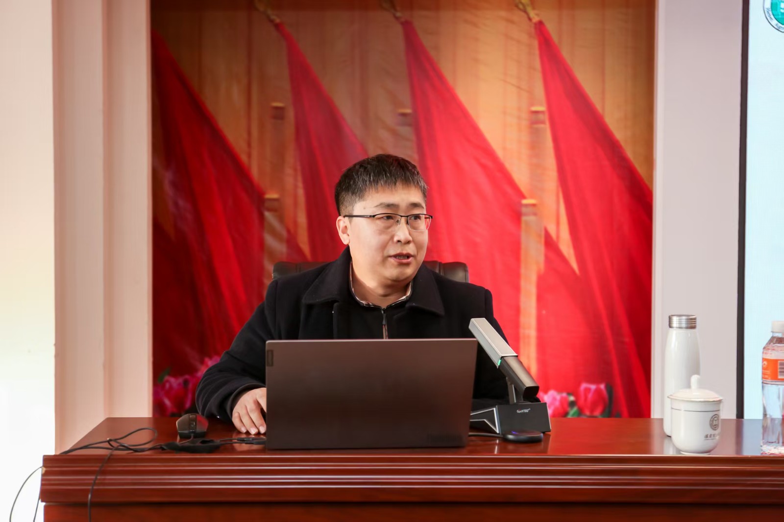 聚焦樣板支部創(chuàng)建 提升黨建規(guī)范化水平——我校舉辦黨務(wù)干部培訓暨經(jīng)驗交流會