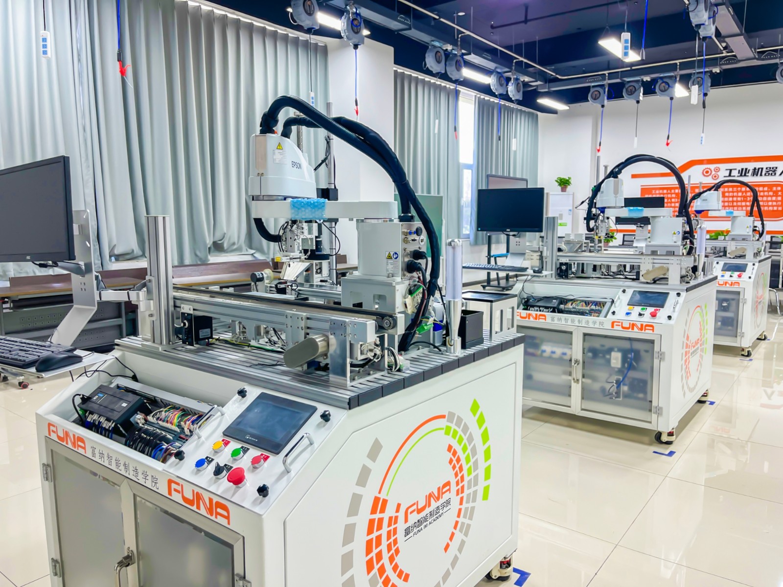 喜報(bào)！保定理工學(xué)院智能制造產(chǎn)業(yè)學(xué)院入選 第二批“保定市中小學(xué)生研學(xué)實(shí)踐教育基地”